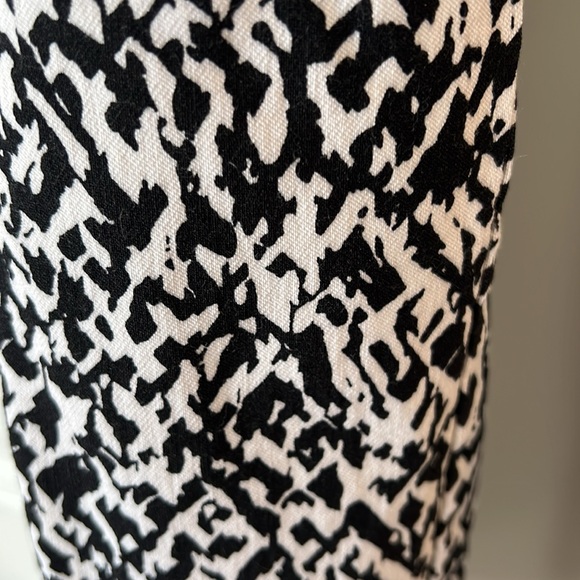 Premise -black and white stretch pull on Capri bottom. Size medium. - Picture 5 of 12